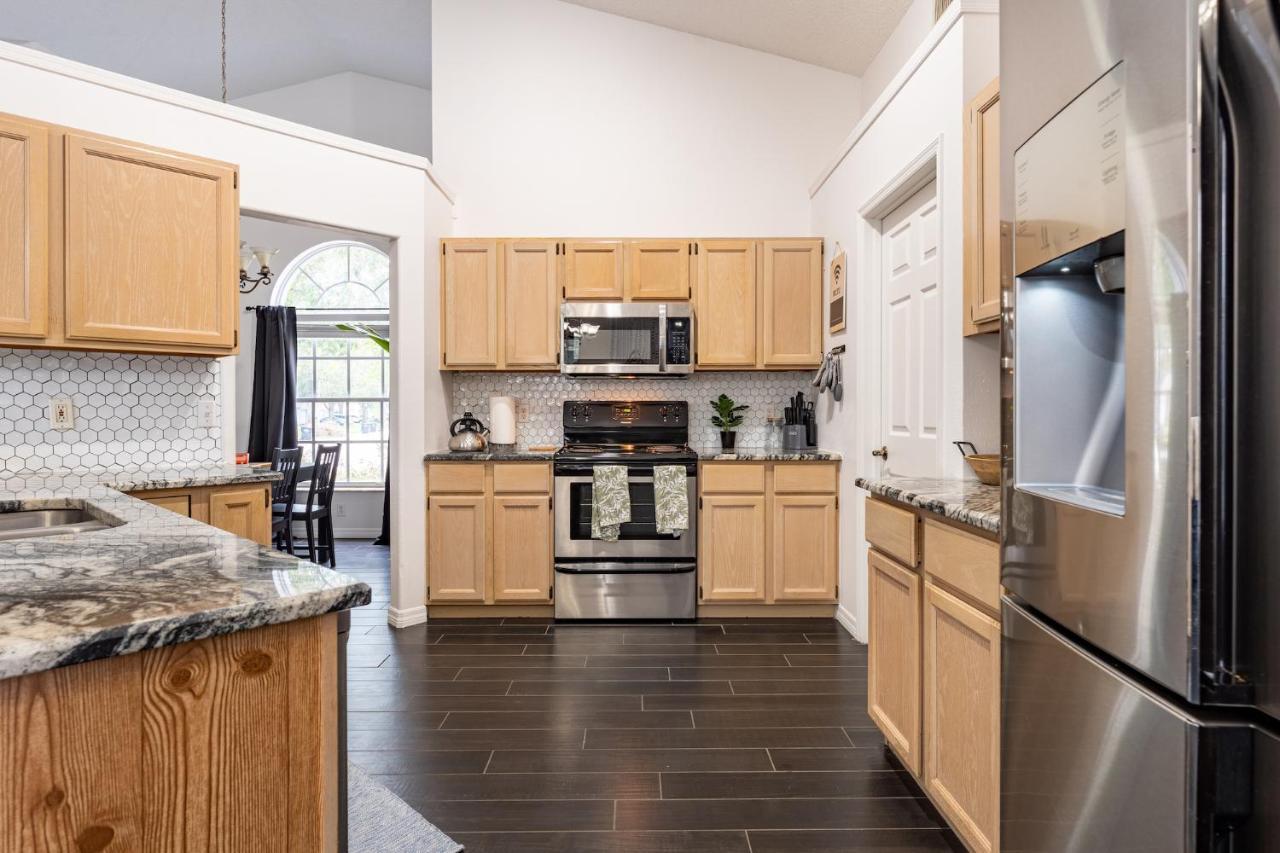 East Getaway - 3br/2bth - *pool *parking *