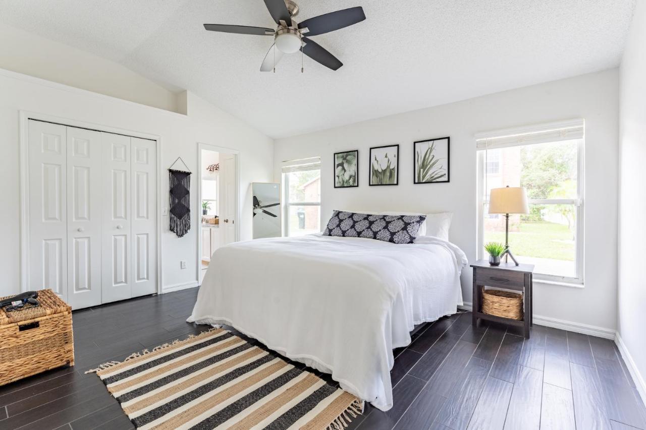 East Getaway - 3br/2bth - *pool *parking Holiday home