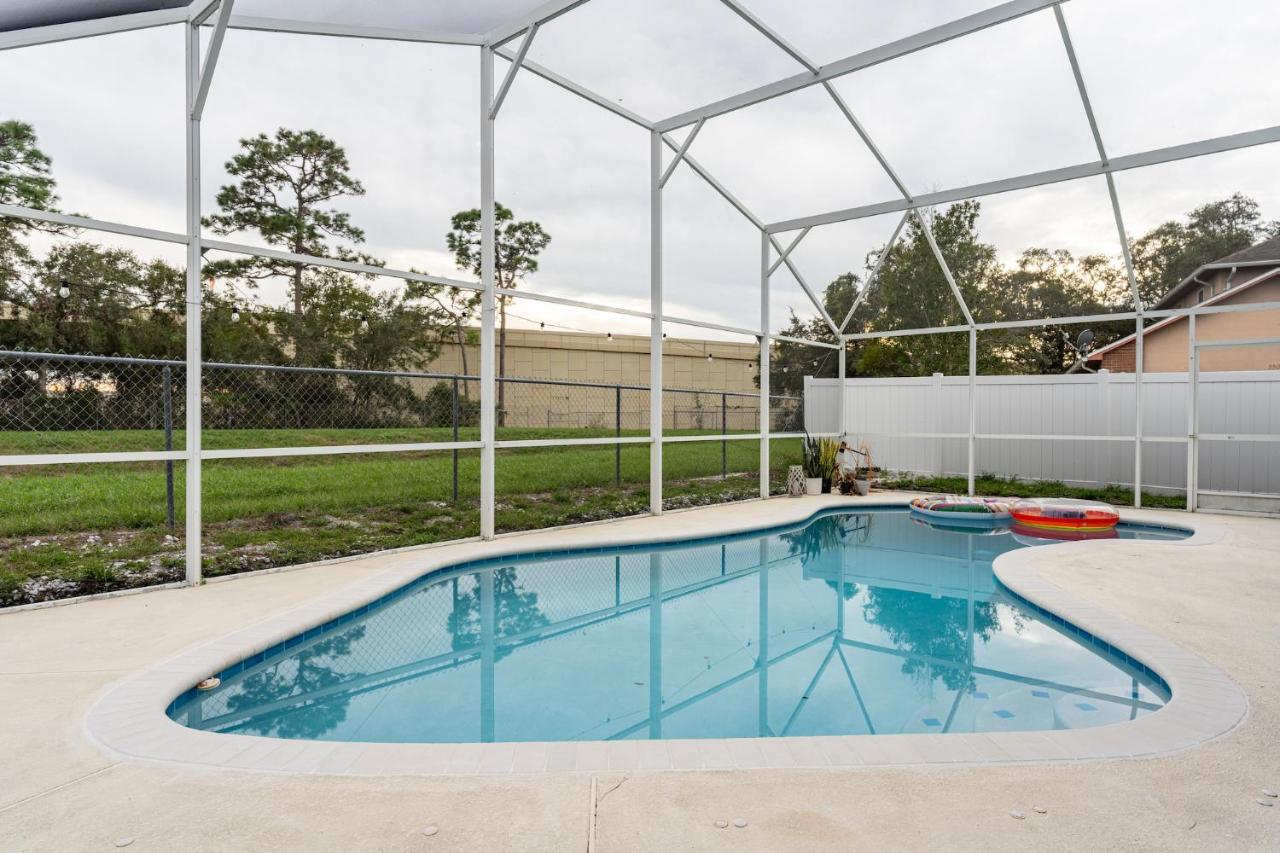 East Getaway - 3br/2bth - *pool *parking Holiday home