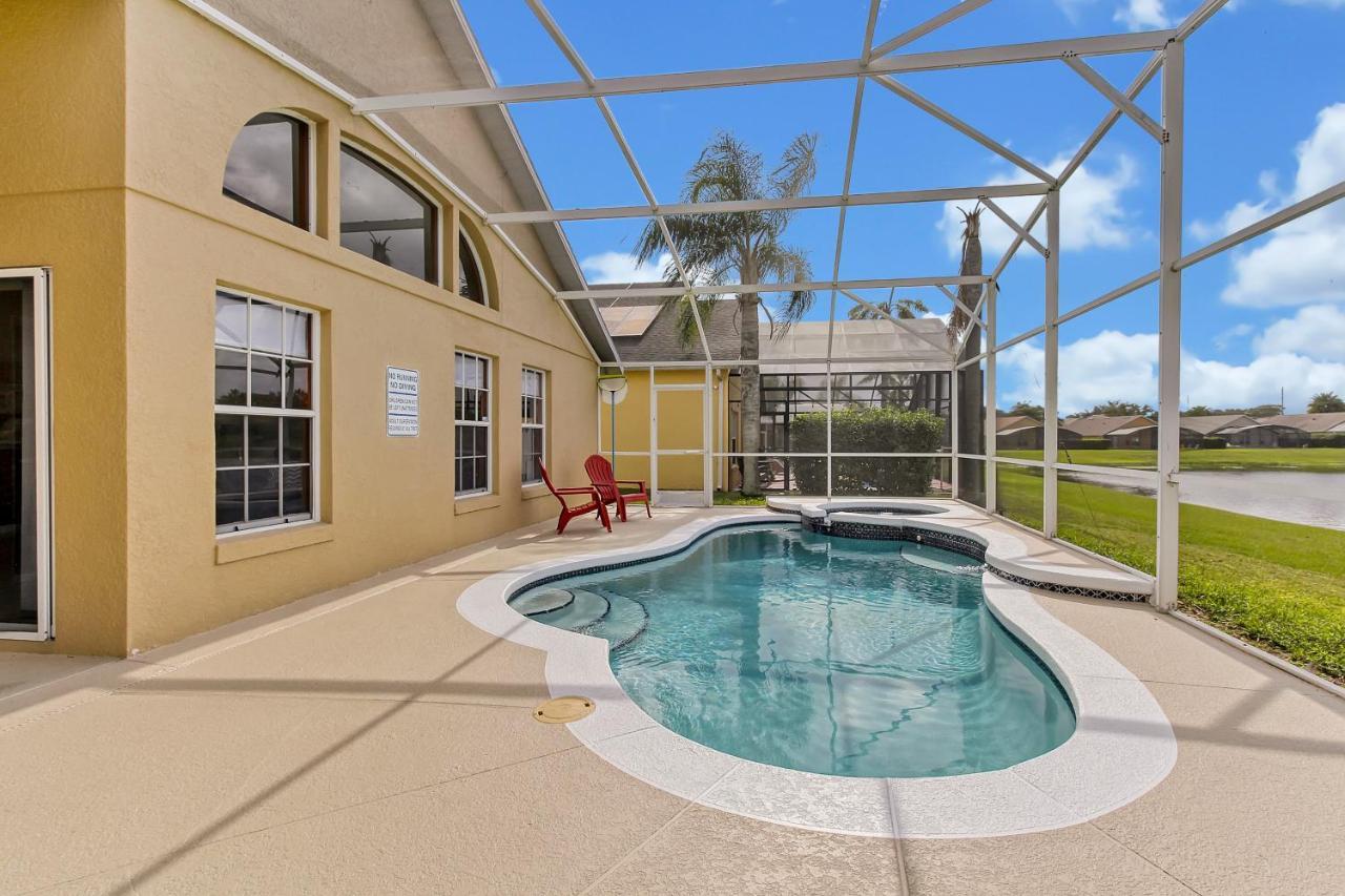Star Oasis - 4 Bed Family Pool Holiday home