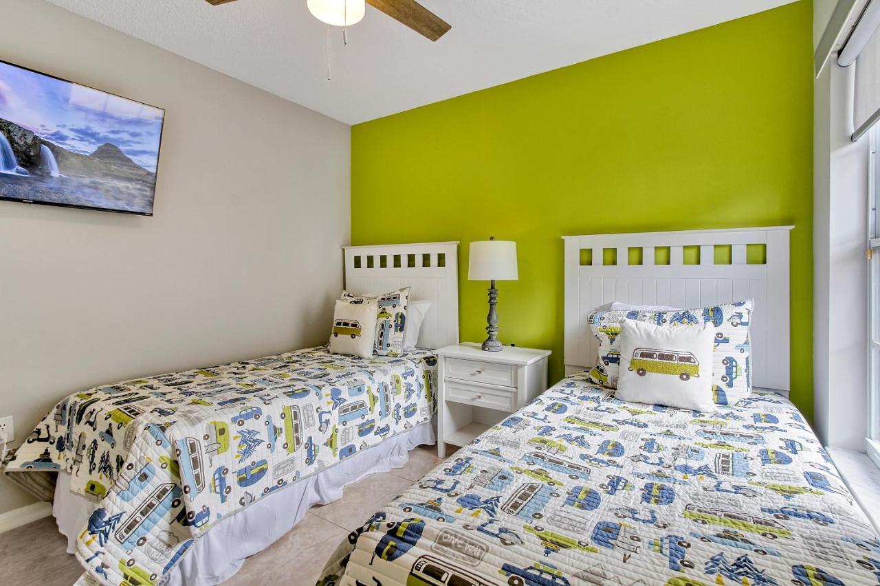 Star Oasis - 4 Bed Family Pool Holiday home *