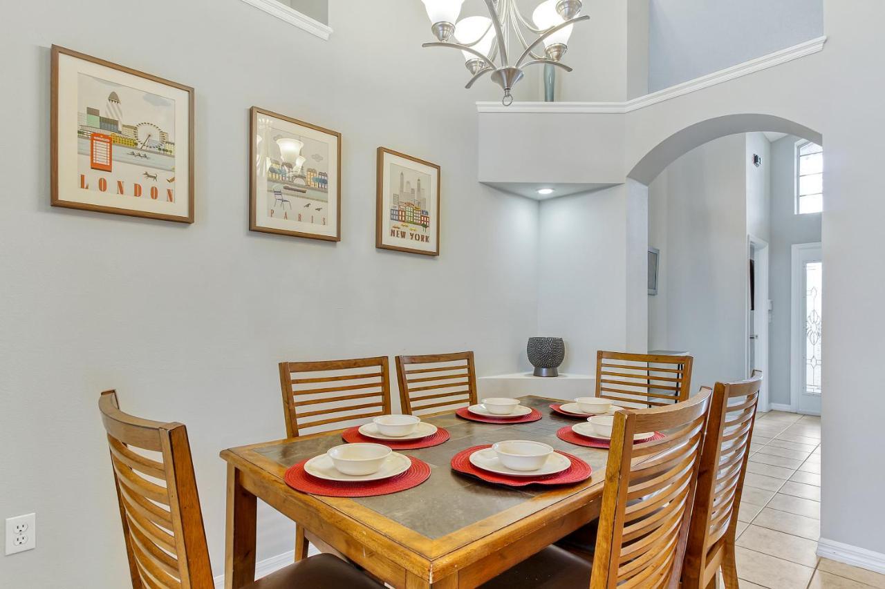 Star Oasis - 4 Bed Family Pool Holiday home *