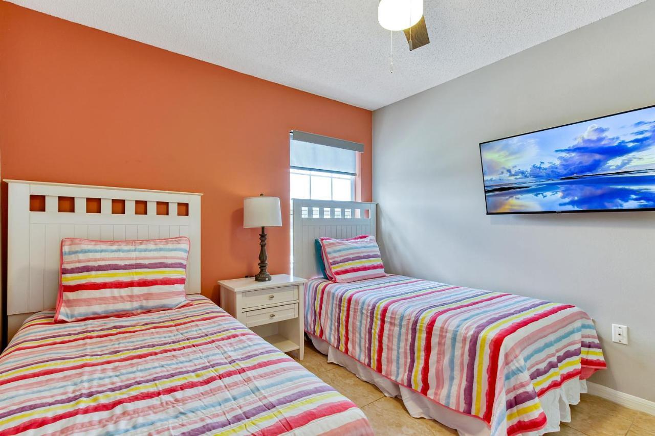 Star Oasis - 4 Bed Family Pool Holiday home *