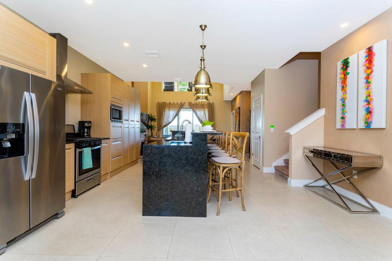 Stunning 4 Bd Close To @ Magic Village 3247