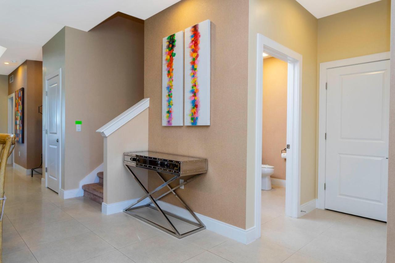Stunning 4 Bd Close To @ Magic Village 3247 *