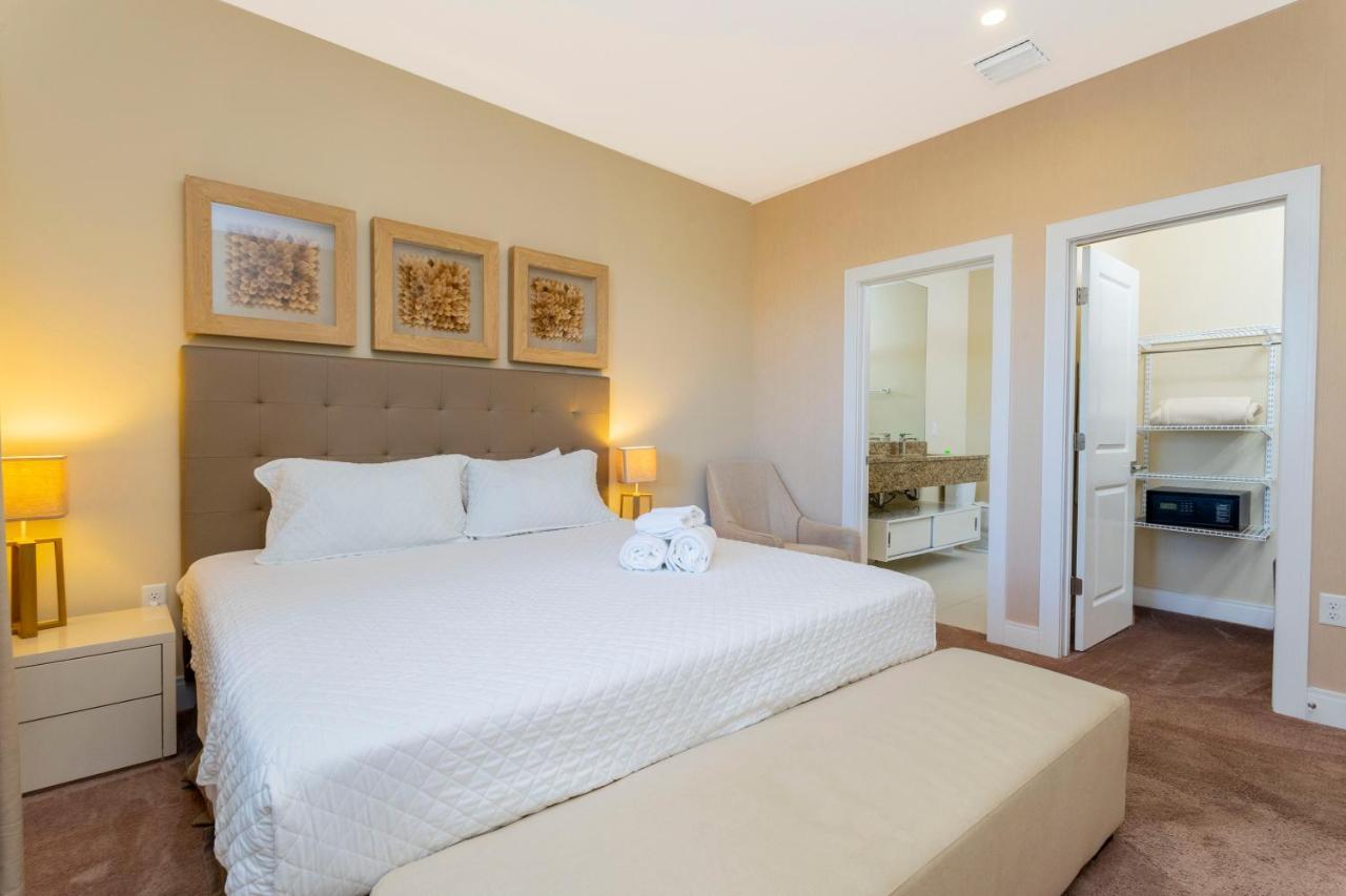 Stunning 4 Bd Close To @ Magic Village 3247 * Orlando