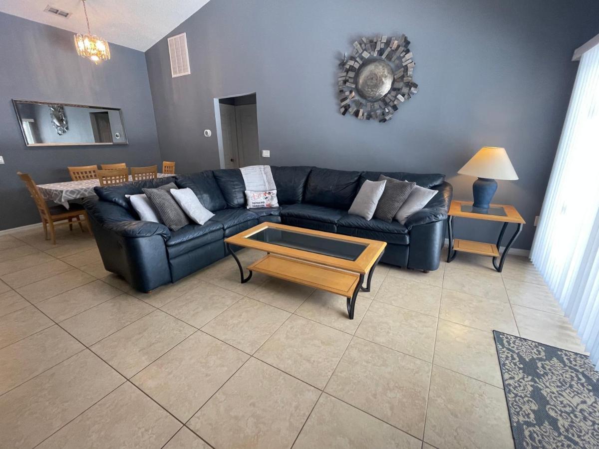 3 Bedroom With Poolside Cinema And Games Close To Theme Parks Sleeps 6 2 Holiday home Orlando