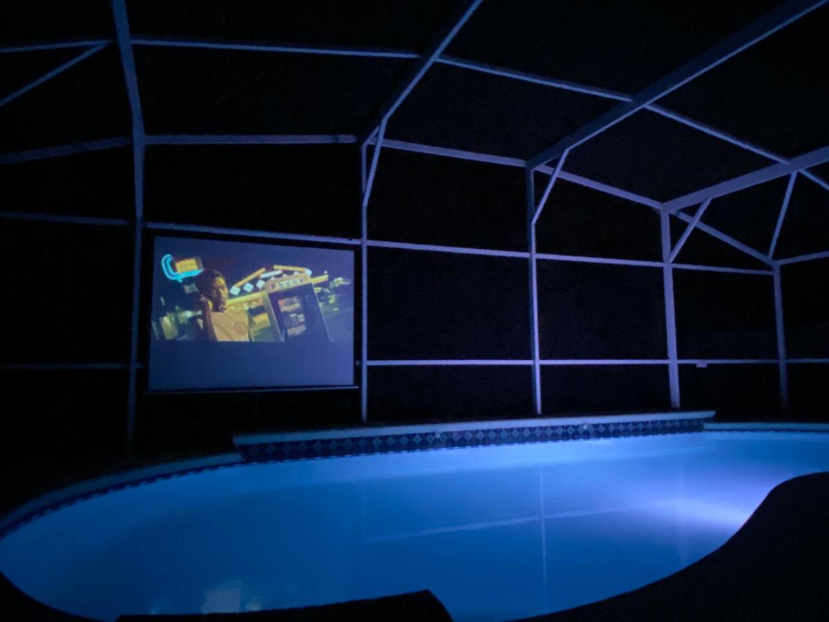 3 Bedroom With Poolside Cinema And Games Close To Theme Parks Sleeps 6 2 *