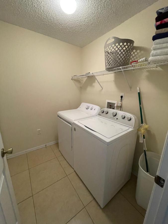 Holiday home 3 Bedroom With Poolside Cinema And Games Close To Theme Parks Sleeps 6 2 *