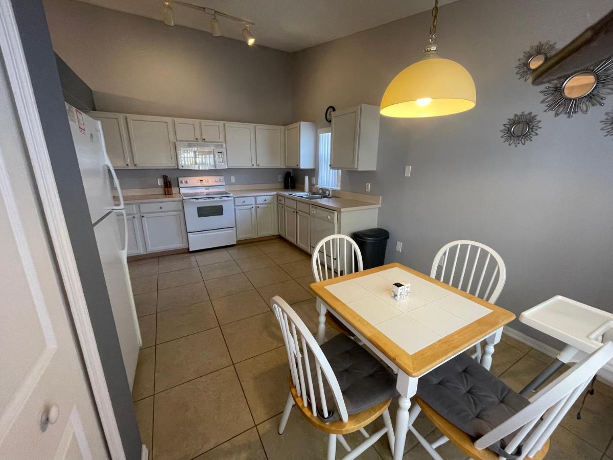 Holiday home 3 Bedroom With Poolside Cinema And Games Close To Theme Parks Sleeps 6 2 *