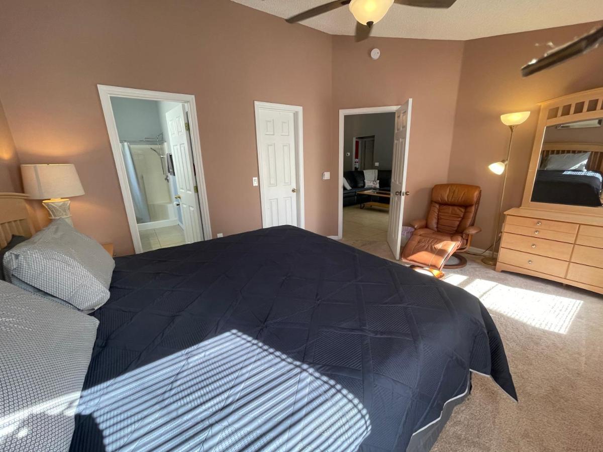 Holiday home 3 Bedroom With Poolside Cinema And Games Close To Theme Parks Sleeps 6 2 Orlando