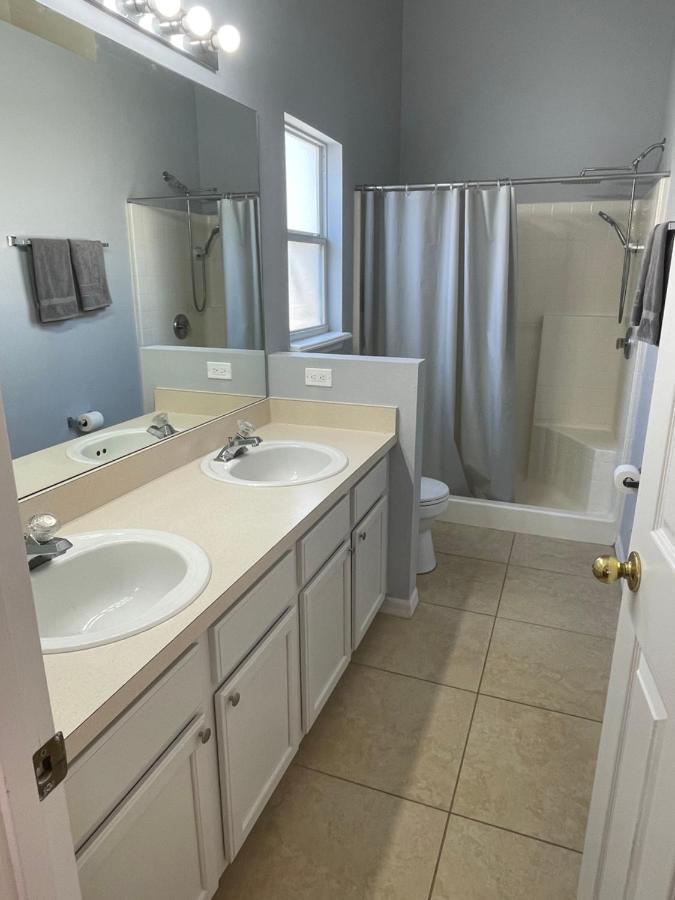3 Bedroom With Poolside Cinema And Games Close To Theme Parks Sleeps 6 2 Orlando