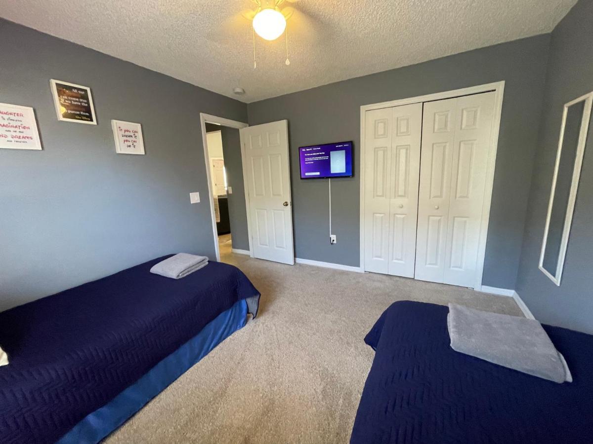 3 Bedroom With Poolside Cinema And Games Close To Theme Parks Sleeps 6 2 Holiday home *