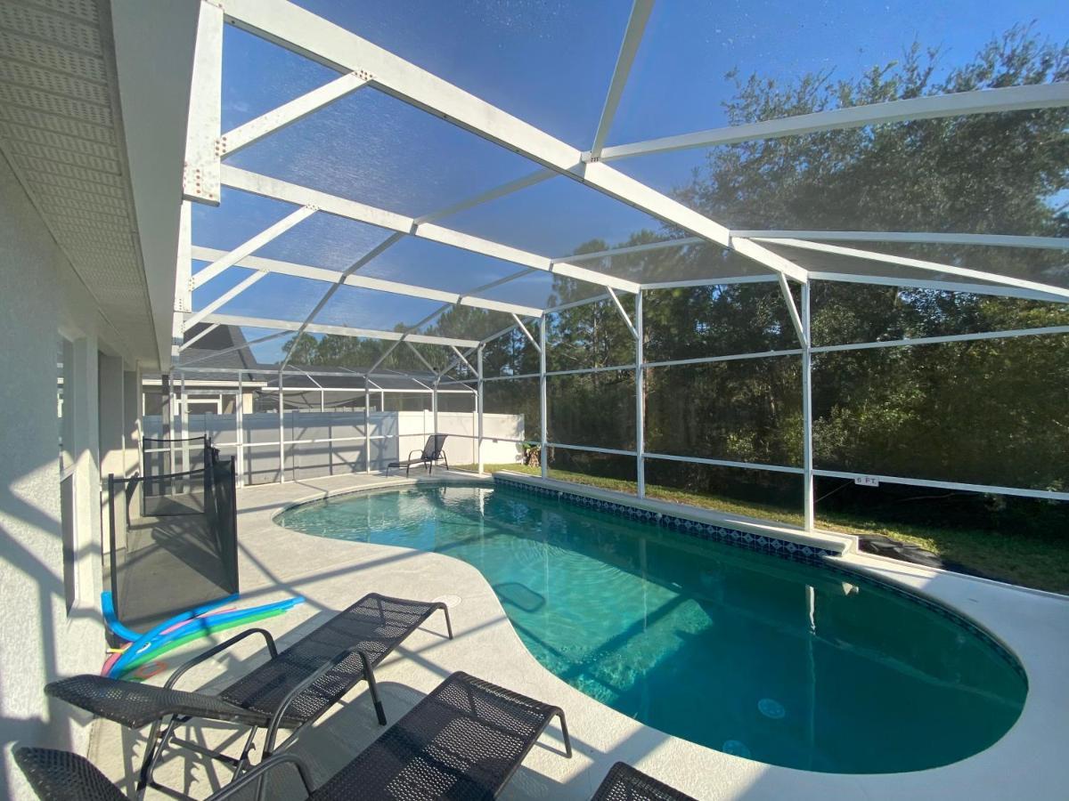 3 Bedroom With Poolside Cinema And Games Close To Theme Parks Sleeps 6 2 Holiday home Orlando