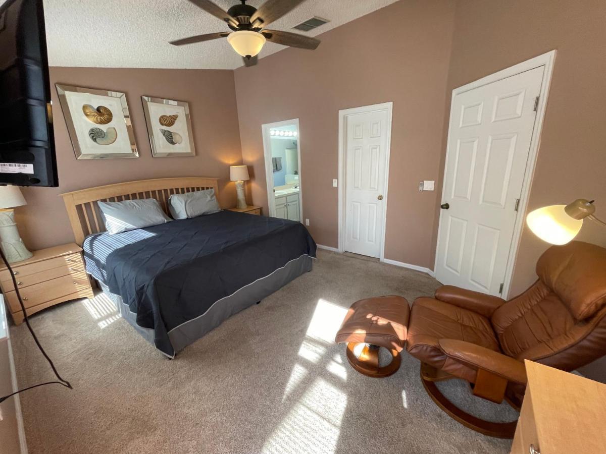 Holiday home 3 Bedroom With Poolside Cinema And Games Close To Theme Parks Sleeps 6 2 Orlando
