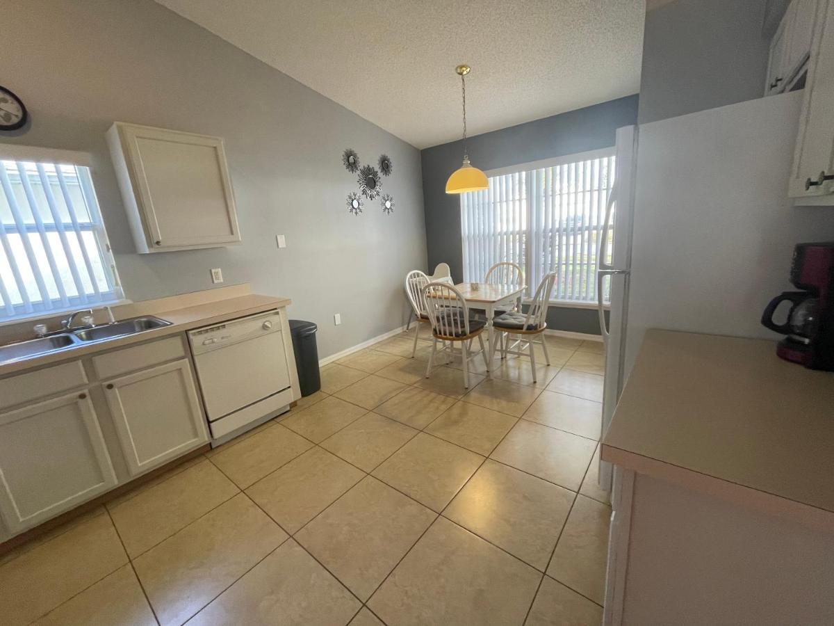 Holiday home 3 Bedroom With Poolside Cinema And Games Close To Theme Parks Sleeps 6 2
