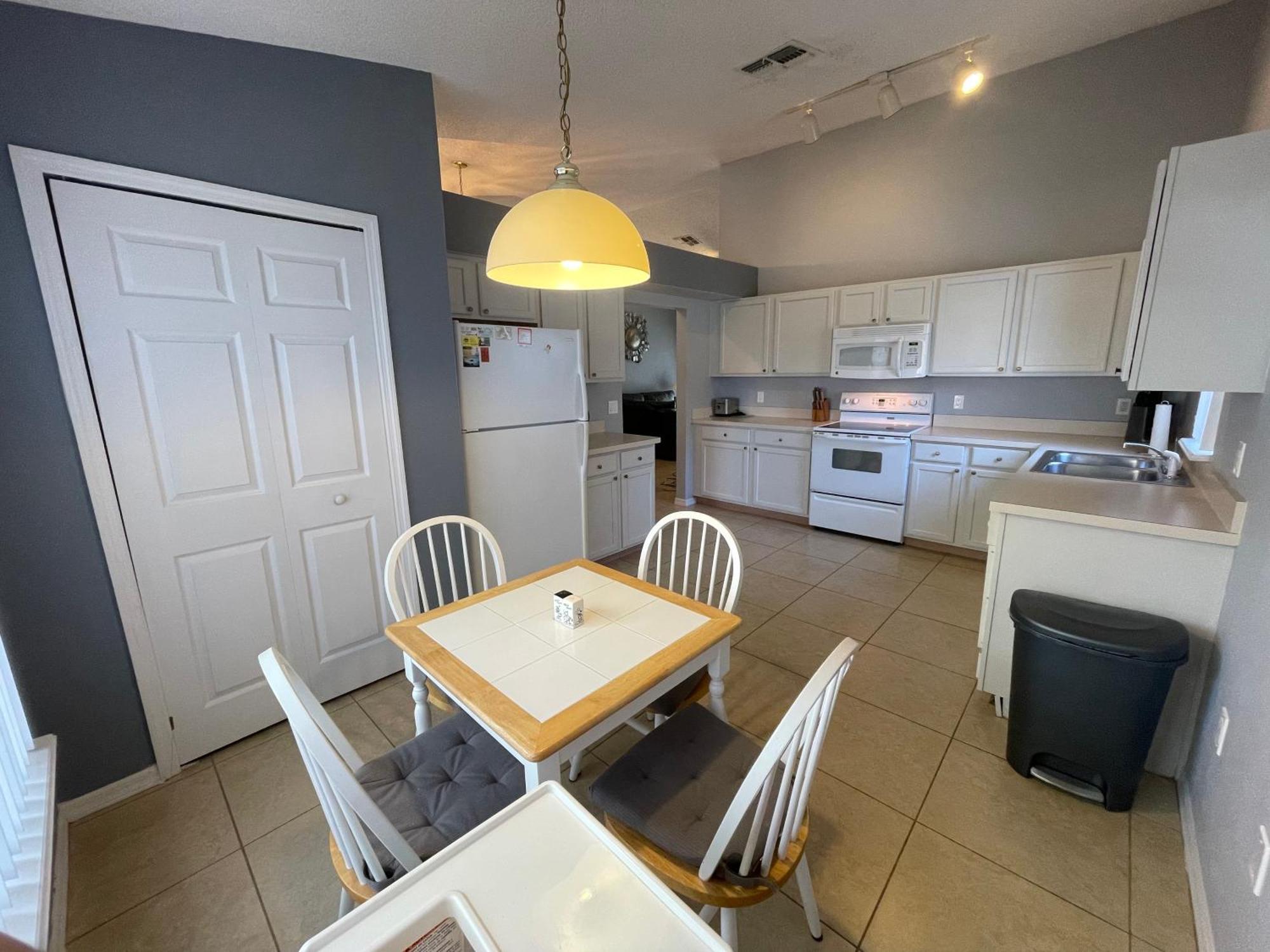 Holiday home 3 Bedroom With Poolside Cinema And Games Close To Theme Parks Sleeps 6 2 Orlando