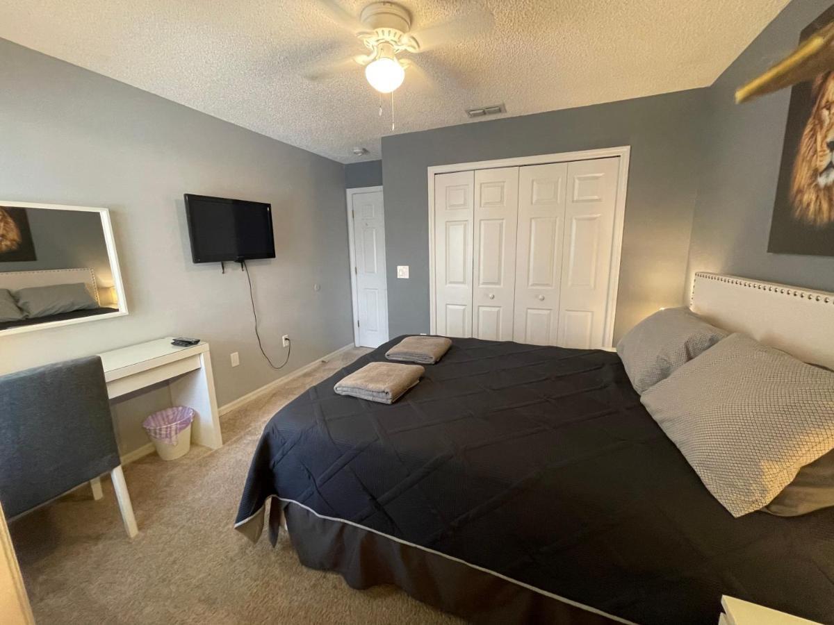 3 Bedroom With Poolside Cinema And Games Close To Theme Parks Sleeps 6 2 Orlando