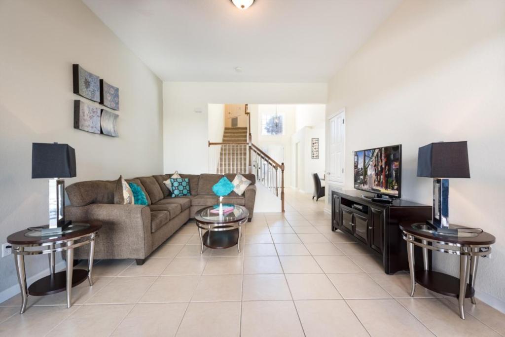 Windsor Hills 5 Bed, 5 Bath 2500 Villa