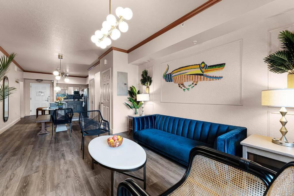 Designer Corner 3br/2ba - Disney, Universal, Convention Center & Seaworld Apartment