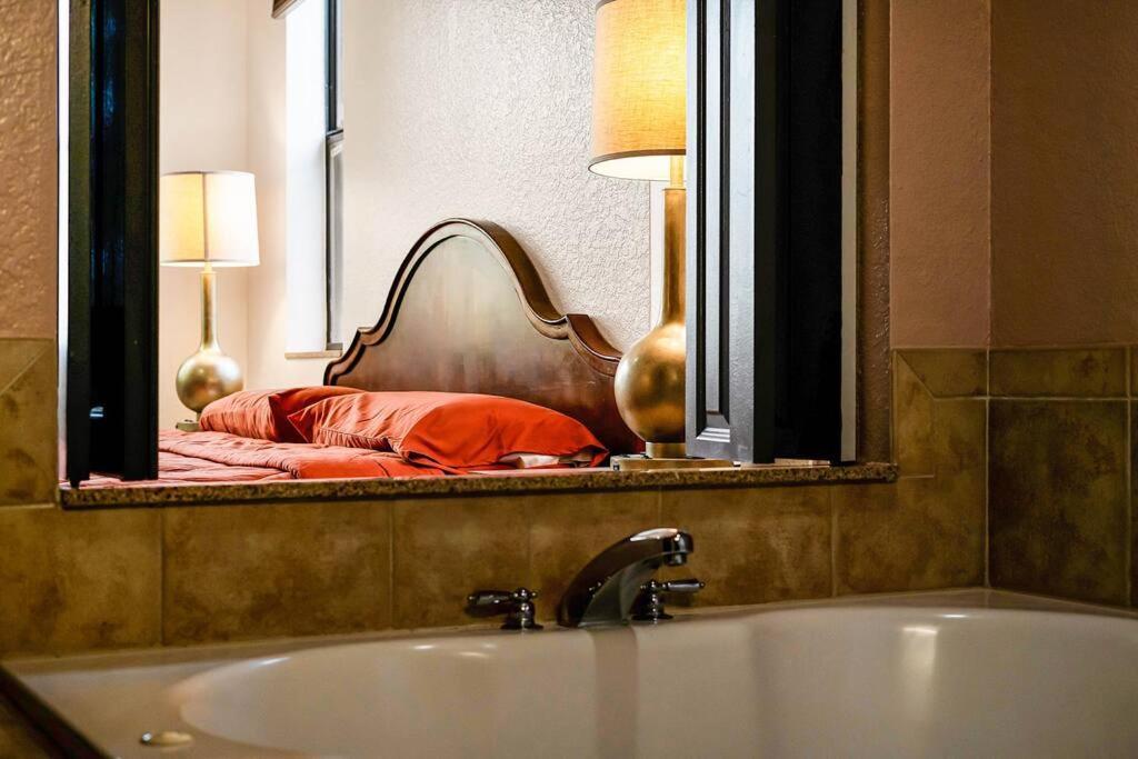 Apartment Designer Corner 3br/2ba - Disney, Universal, Convention Center & Seaworld Orlando
