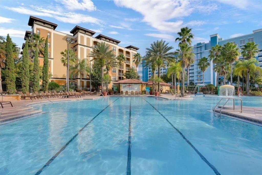 Designer Corner 3br/2ba - Disney, Universal, Convention Center & Seaworld Apartment