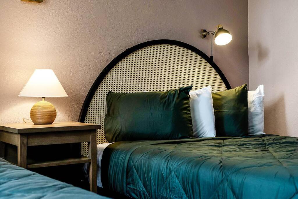 Apartment Designer Corner 3br/2ba - Disney, Universal, Convention Center & Seaworld *