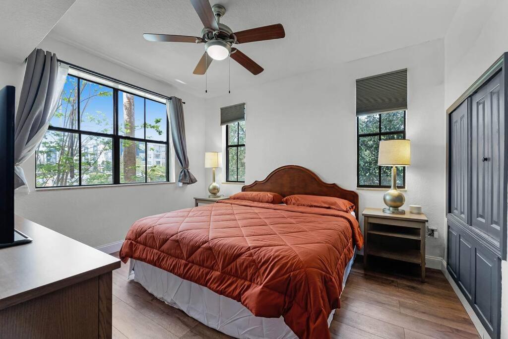 Designer Corner 3br/2ba - Disney, Universal, Convention Center & Seaworld *