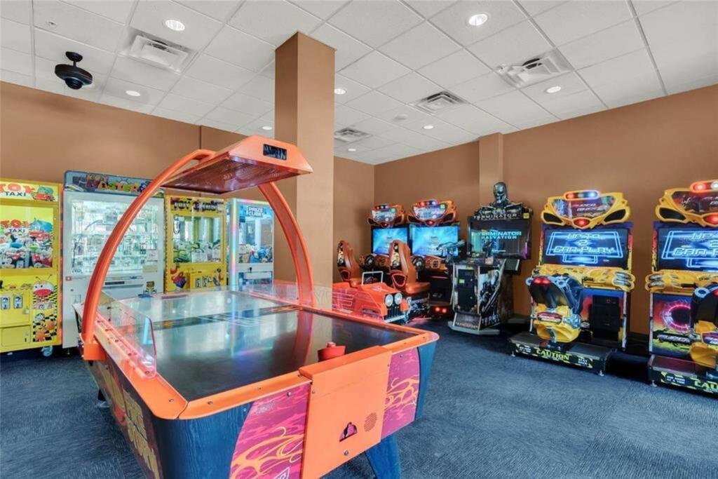 Designer Corner 3br/2ba - Disney, Universal, Convention Center & Seaworld Apartment