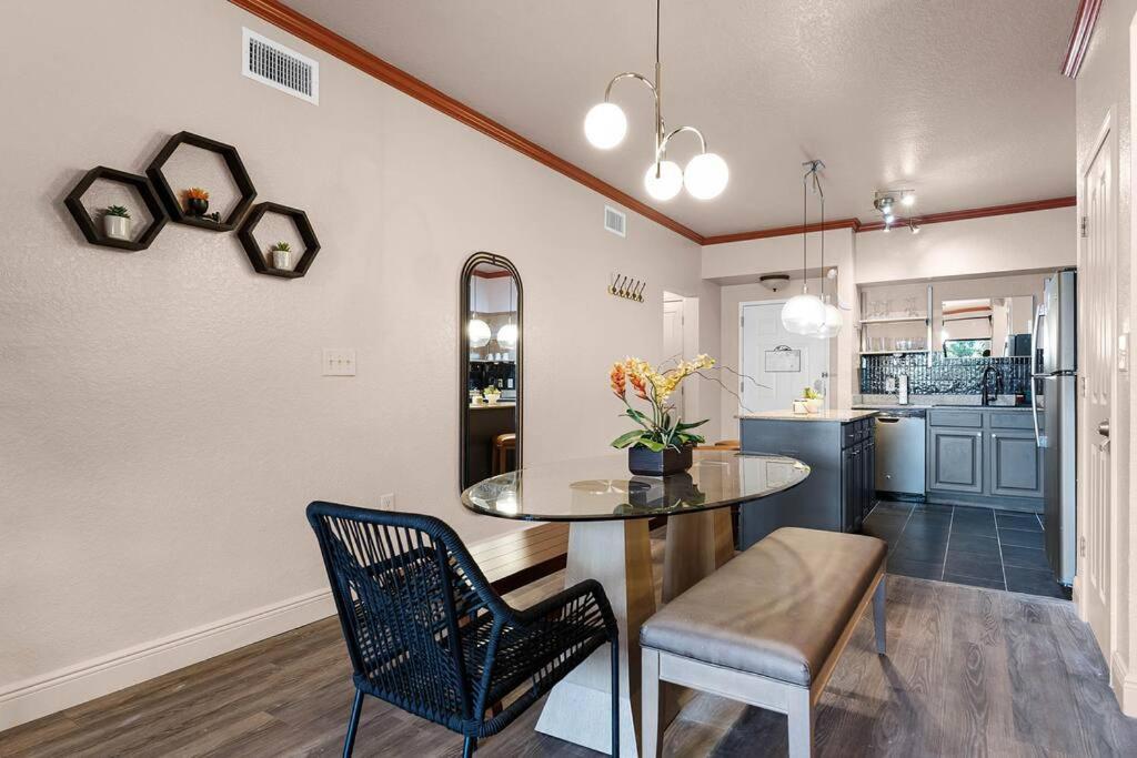 Apartment Designer Corner 3br/2ba - Disney, Universal, Convention Center & Seaworld *