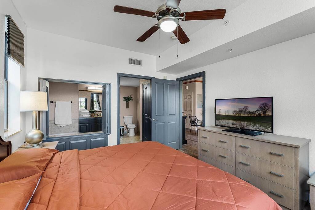 Apartment Designer Corner 3br/2ba - Disney, Universal, Convention Center & Seaworld Orlando