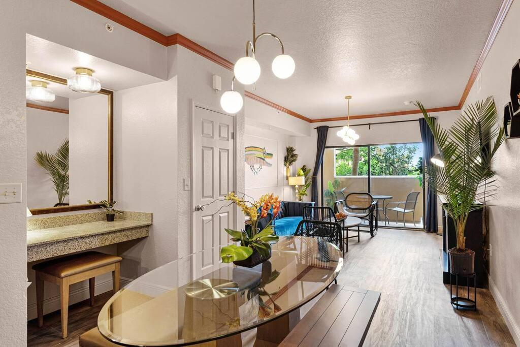 Designer Corner 3br/2ba - Disney, Universal, Convention Center & Seaworld Apartment *