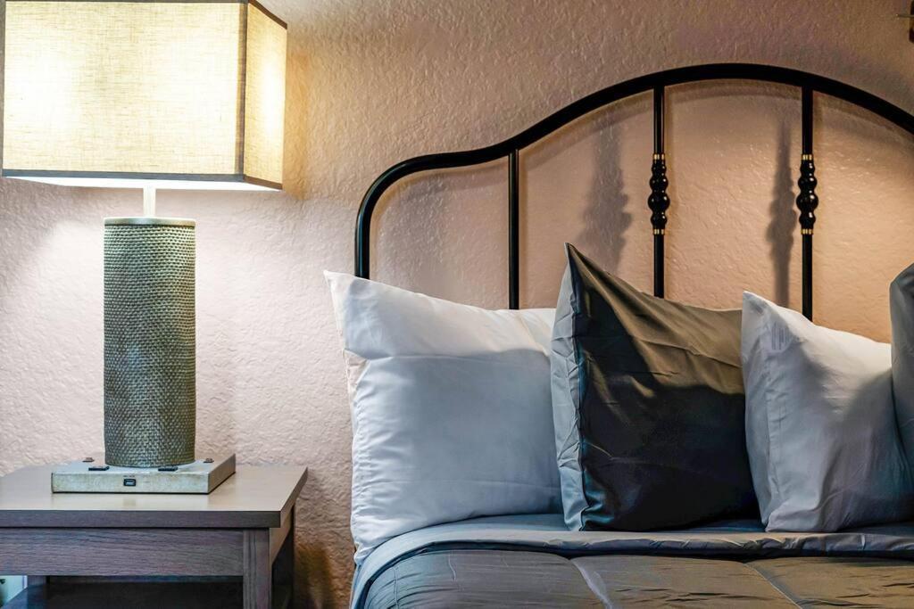 Designer Corner 3br/2ba - Disney, Universal, Convention Center & Seaworld Orlando