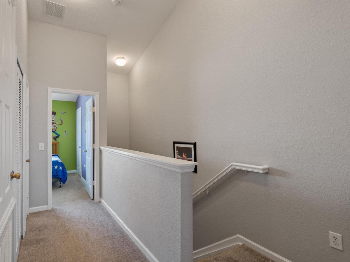 Mickey's Splash Pad, 2 Miles To Holiday home Orlando