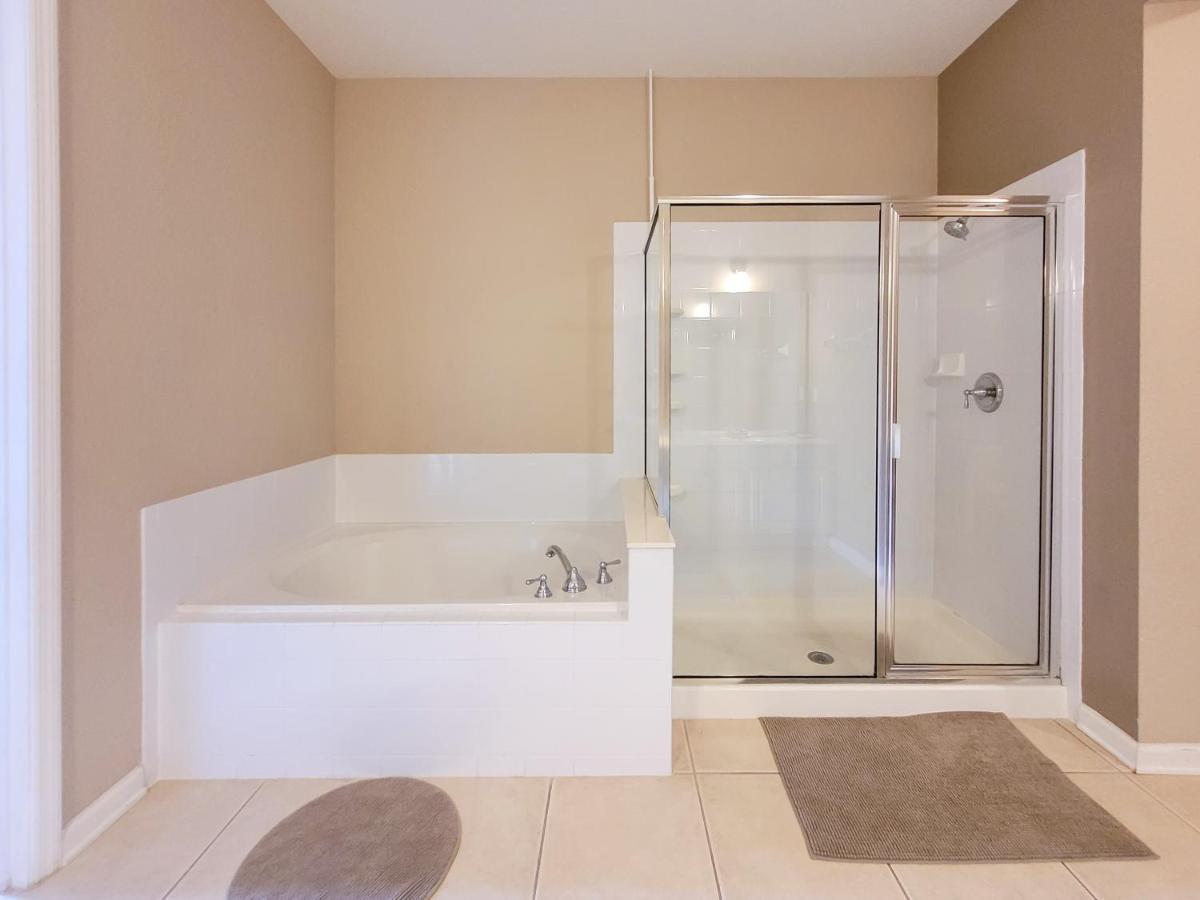 Holiday home 3br 2bath Balcony 5min Conv Center 1410ft *