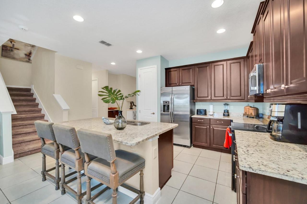 Spacious 8br Family House With Private Caged Pool And Full Size Crib Near Orlando