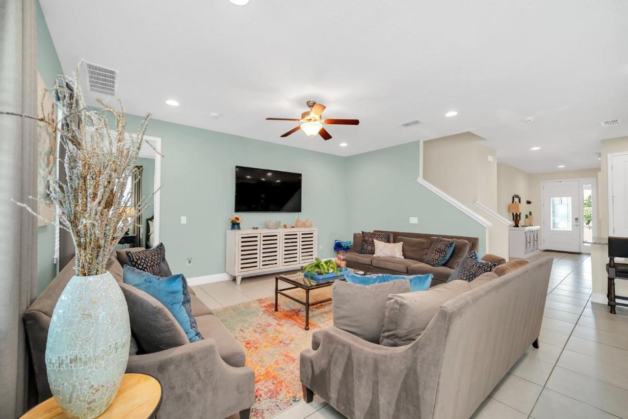 Holiday home Spacious 8br Family House With Private Caged Pool And Full Size Crib Near Orlando