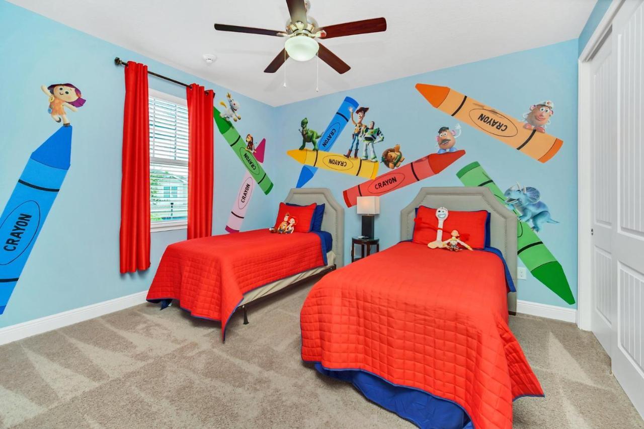 Holiday home Spacious 8br Family House With Private Caged Pool And Full Size Crib Near Orlando