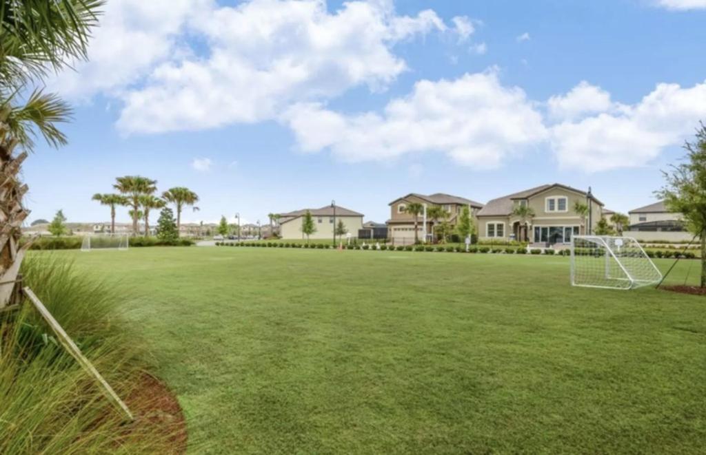 5 Bedrooms - 4,5 Bathrooms - Windsor At Westside 8928 Sa Orlando
