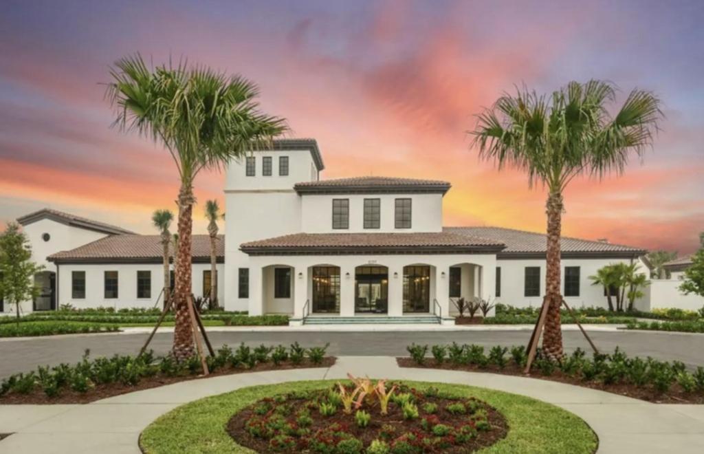 5 Bedrooms - 4,5 Bathrooms - Windsor At Westside 8928 Sa *
