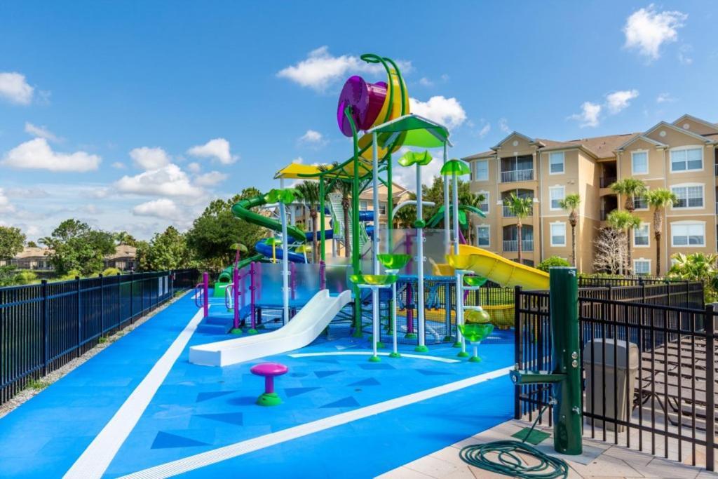 Windsor Hills 5 Bed, 5 Bath 2500 *