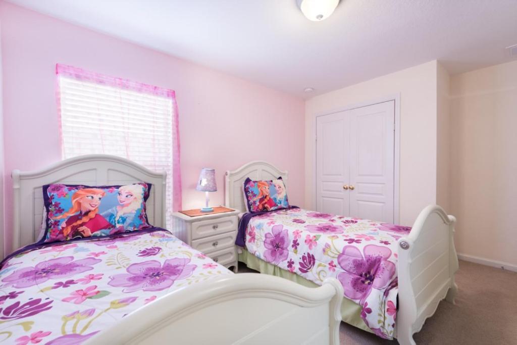 Villa Windsor Hills 5 Bed, 5 Bath 2500 *