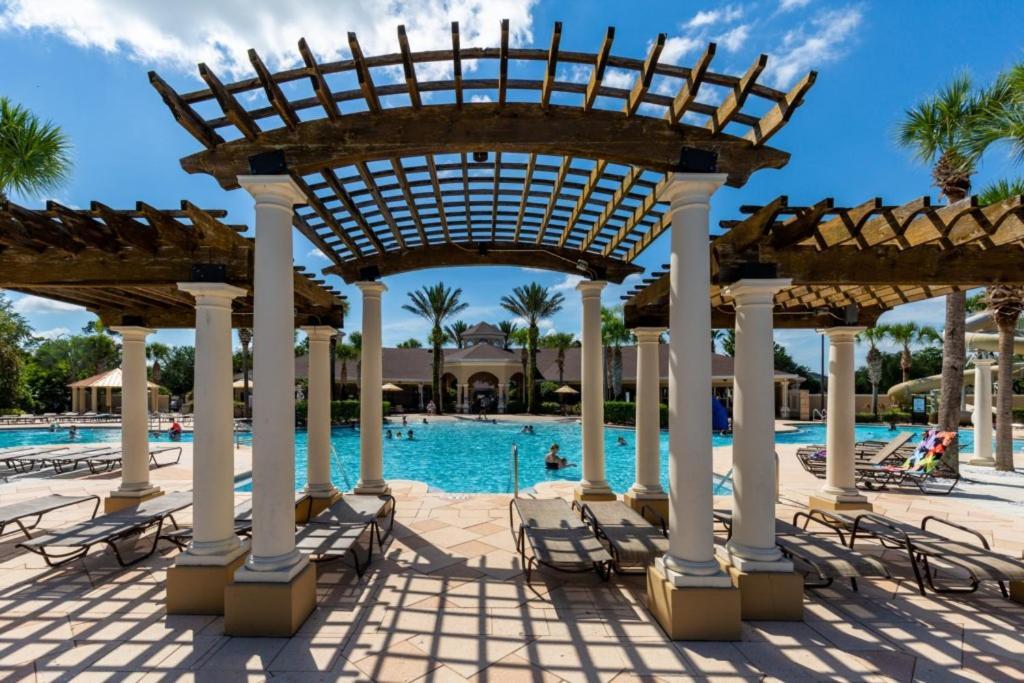 Villa Windsor Hills 5 Bed, 5 Bath 2500 *