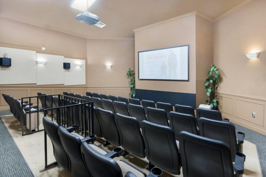Ground Floor Oversized - Next To Disney! #104 Apartment *