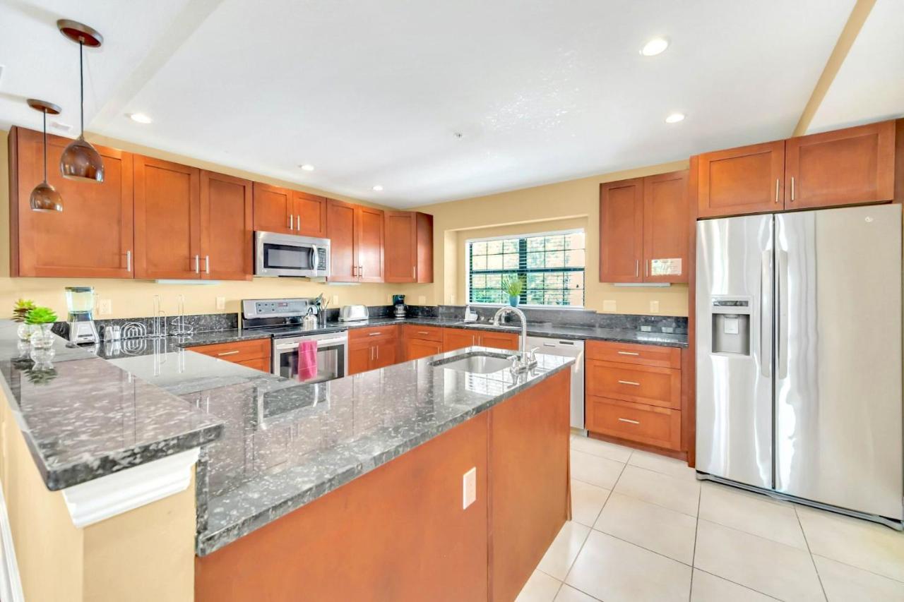4br Townhouse - Access - Steps To