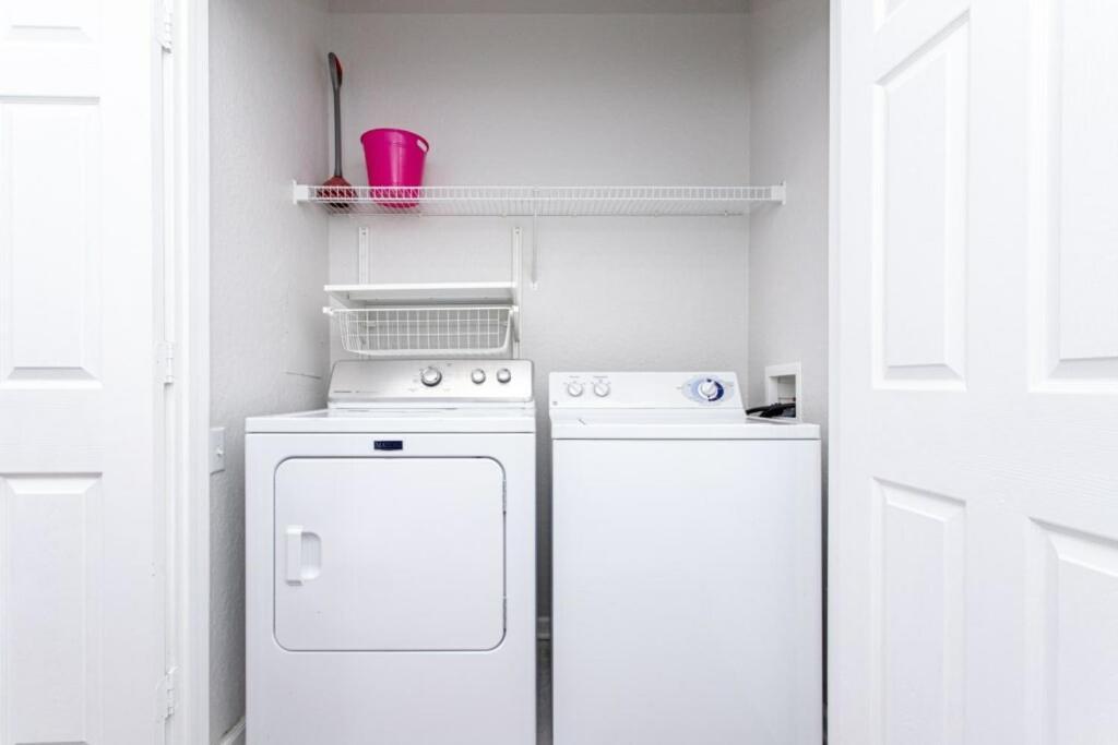 Apartment Winsor Dream - 3 Bedrooms 2 Miles From 103 *