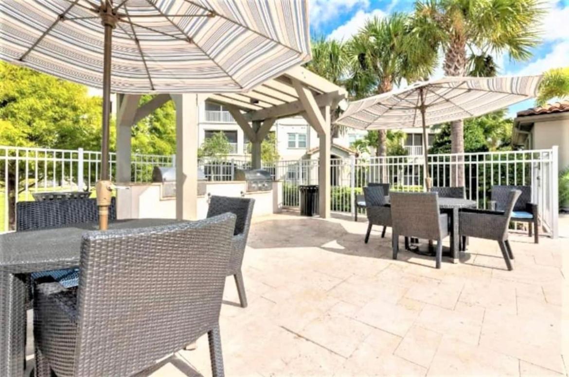 Loftly Luxury: Modern Oasis Near Disney With Pool And Lake Views Apartment Orlando