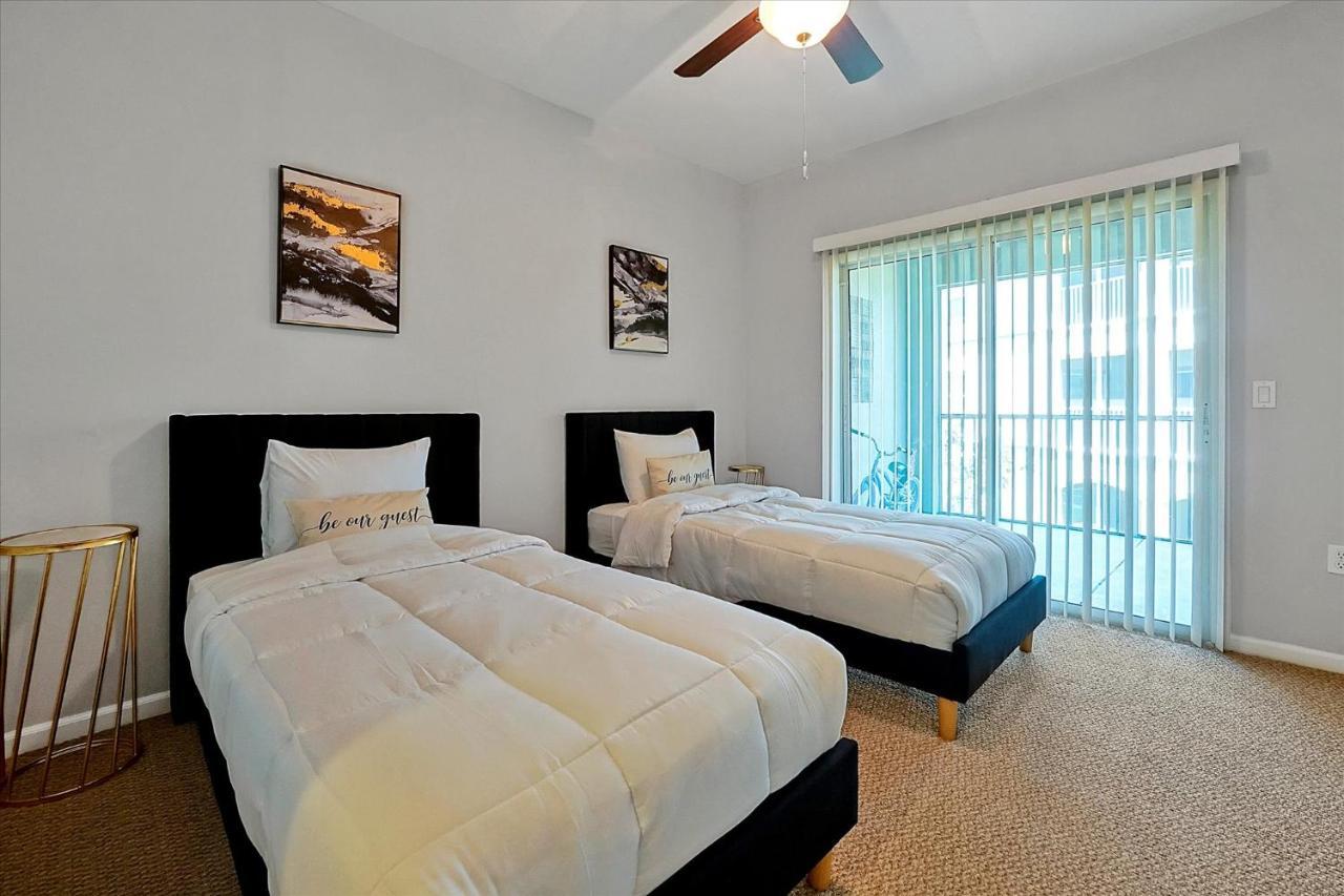 Apartment Loftly Luxury: Modern Oasis Near Disney With Pool And Lake Views *