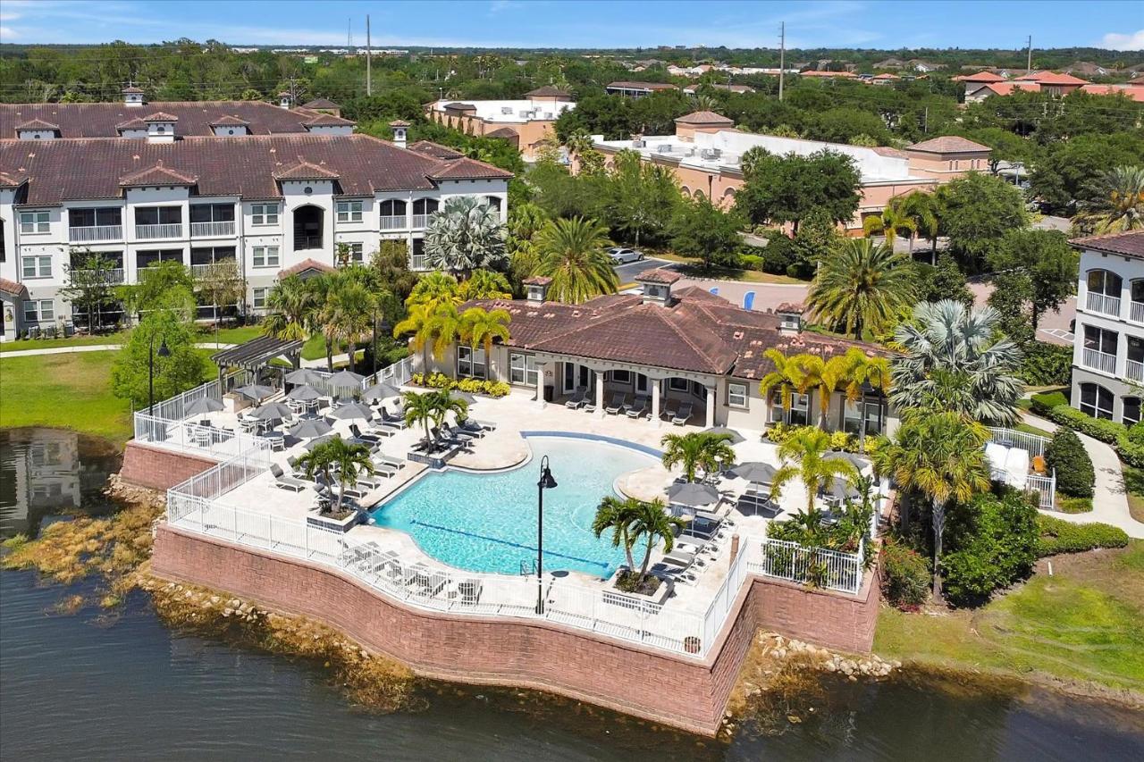 Loftly Luxury: Modern Oasis Near Disney With Pool And Lake Views Apartment *