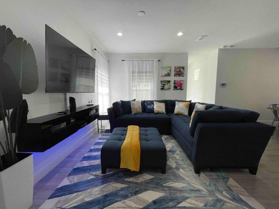 3bd/2bth Near Downtown Villa *